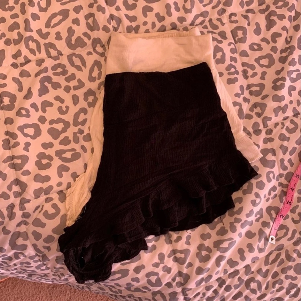 White & black flowy shorts